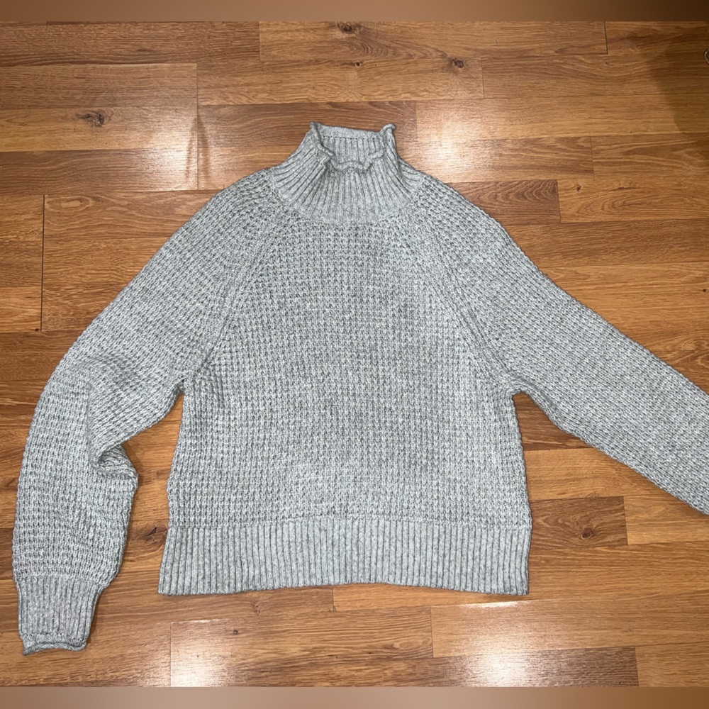 American Eagle Outfitters Light Gray Turtleneck Sweater